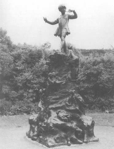 Peter Pan Monument in Bowring Park, St. John's, Newfoundland.  Erected in memory of Betty Munn, victim of the S.S. Florizel disaster.  It was unveiled on August 29, 1925 and reads, "In memory of a little girl who loved the park." - Monument de Peter Pan en parc de Bowring, St. Johns, Terre-Neuve. rig dans la mmoire de Betty Munn, victime du dsastre de S.S. Florizel. Il a t dvoil aot 29, 1925 et lit, "dans la mmoire d'une petite fille qui a aim le parc."