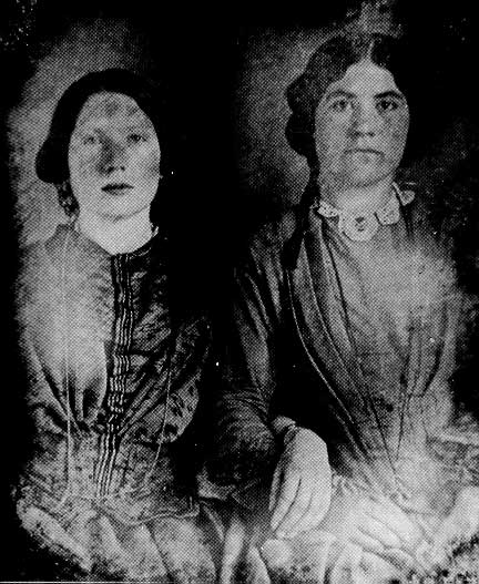 The daughters of William and Elizabeth (Ash) Kelson, Jr. Left: Frances Kelson (1834-1915) Right: Mary Kelson (1835-1929) - Les filles de William et d'Elizabeth (Ash) Kelson, Jr. Gauche: Frances Kelson (1834-1915) Droite: Mary Kelson (1835-1929).