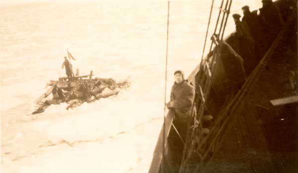 Wreckage on the ice - pave sur la glace